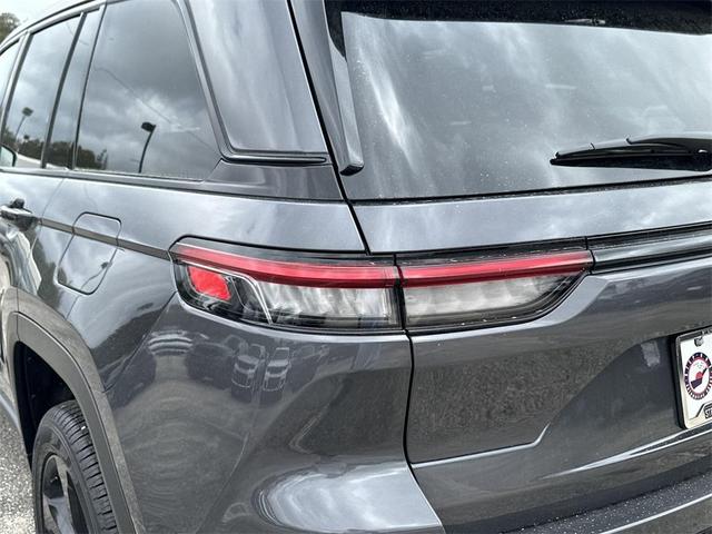 Photo of 2025 Metallic Jeep Grand Cherokee