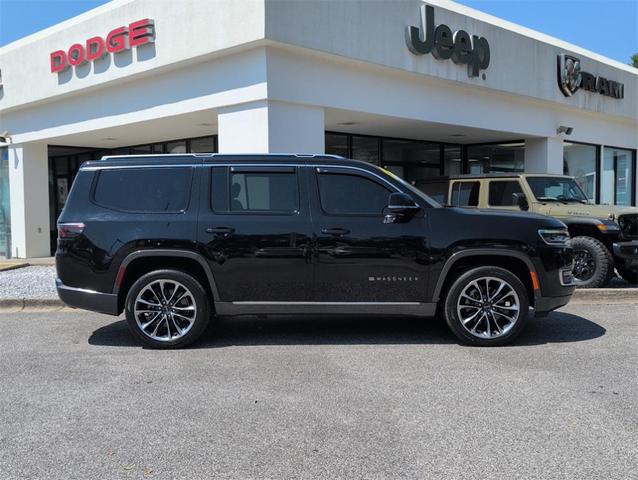 Photo of 2022 Diamond Black Jeep Wagoneer