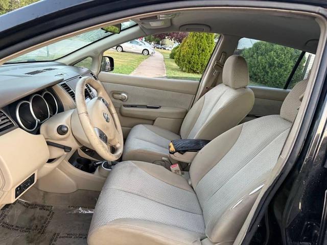 Photo of 2008 Super Black Nissan Versa