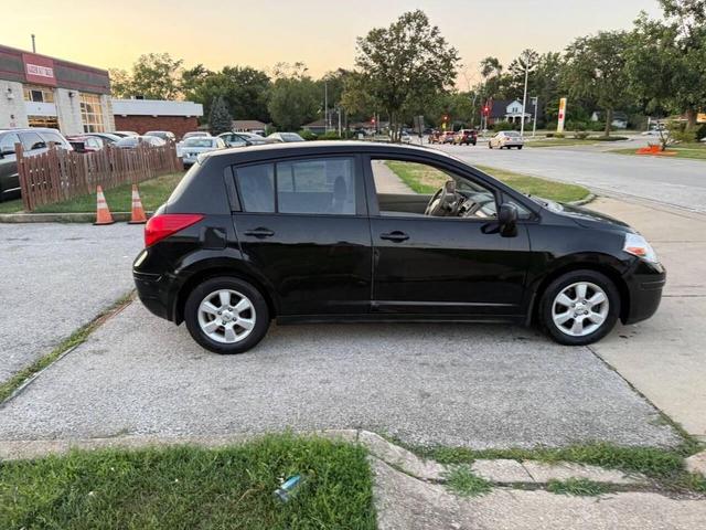 Photo of 2008 Super Black Nissan Versa