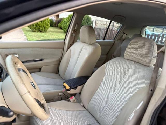 Photo of 2008 Super Black Nissan Versa