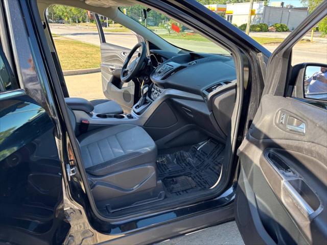 Photo of 2013 Tuxedo Black Metallic Ford Escape