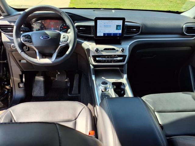 Photo of 2023 Black Metallic Ford Explorer