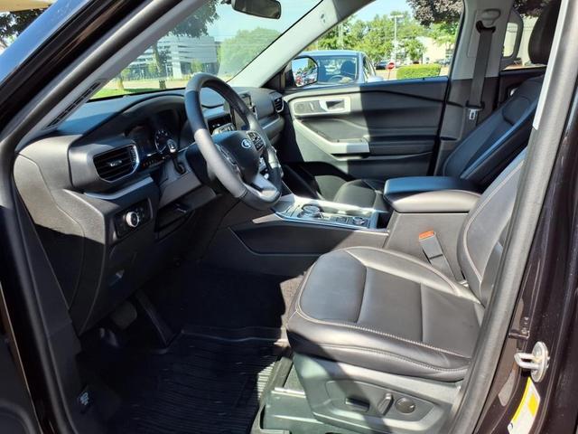 Photo of 2023 Black Metallic Ford Explorer
