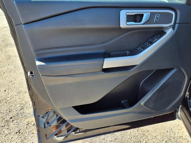 Photo of 2023 Black Metallic Ford Explorer
