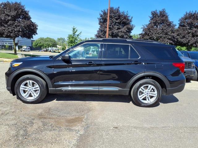Photo of 2023 Black Metallic Ford Explorer