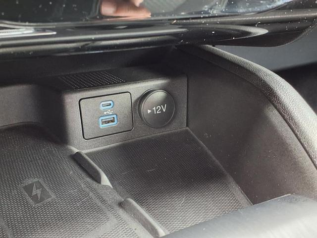 Photo of 2023 Iconic Silver Metallic Ford Escape