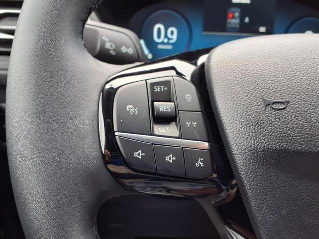 Photo of 2023 Iconic Silver Metallic Ford Escape