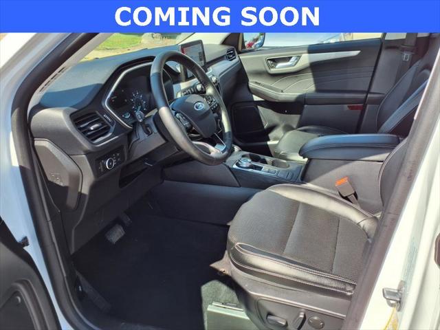Photo of 2022 Oxford White Ford Escape