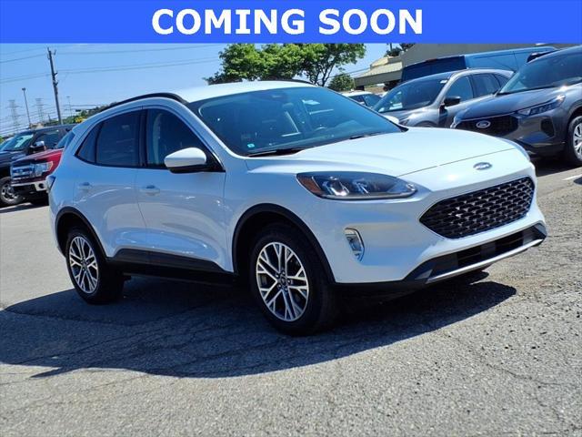 Photo of 2022 Oxford White Ford Escape