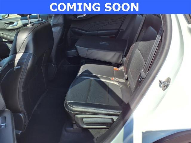 Photo of 2022 Oxford White Ford Escape