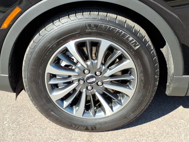 Photo of 2023 Infinite Black Metallic Clearcoat Lincoln Nautilus