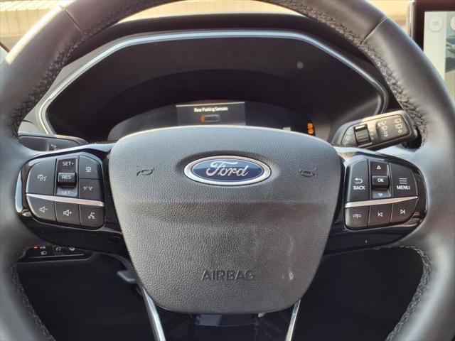 Photo of 2024 Iconic Silver Metallic Ford Escape