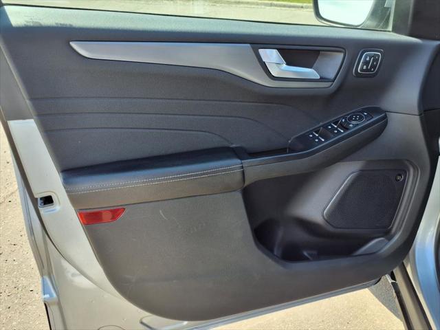 Photo of 2024 Iconic Silver Metallic Ford Escape