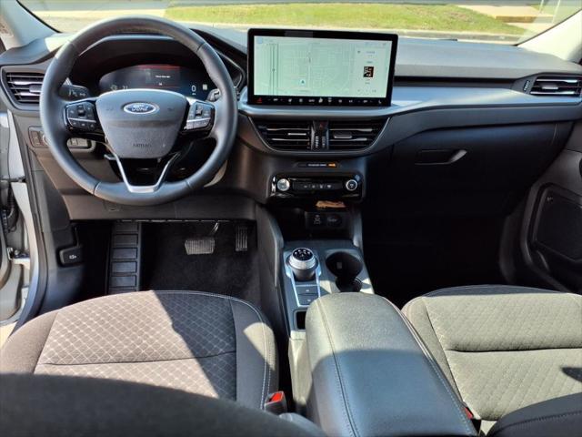 Photo of 2024 Iconic Silver Metallic Ford Escape