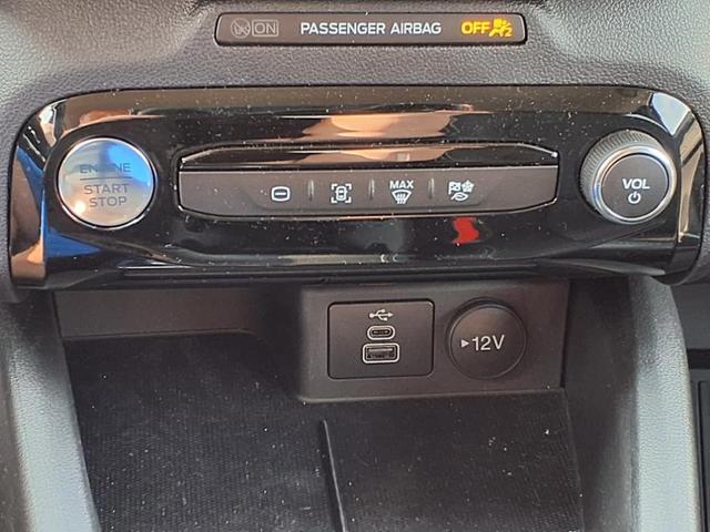 Photo of 2025 Agate Black Metallic Ford Escape PHEV
