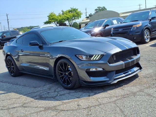 Photo of 2017 Magnetic Ford Shelby GT350
