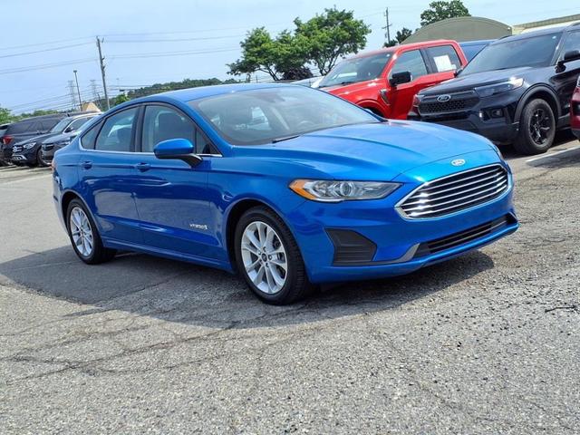 Photo of 2019 Blue Ford Fusion Hybrid