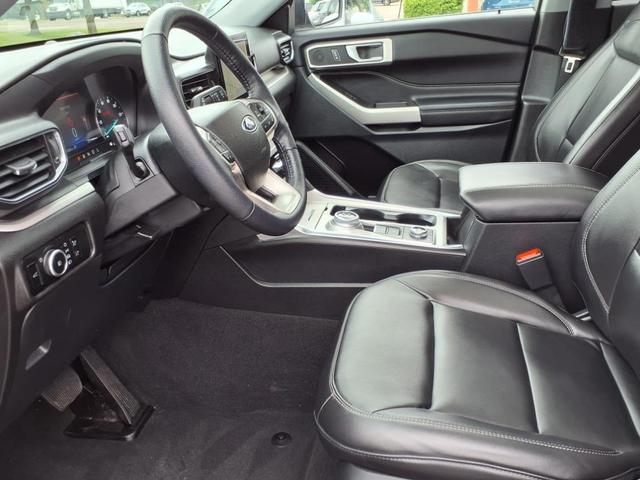 Photo of 2023 Carbonized Gray Metallic Ford Explorer