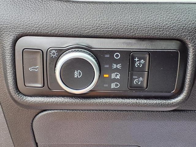 Photo of 2023 Carbonized Gray Metallic Ford Explorer