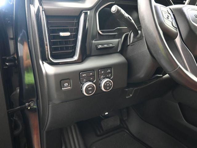 Photo of 2024 Onyx Black GMC Sierra 3500