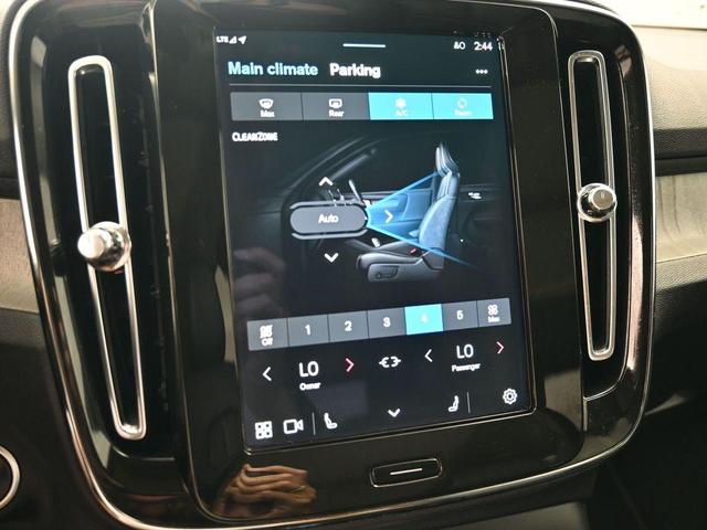 Photo of 2024 Silver Volvo XC40