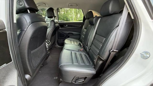 Photo of 2017 Snow White Pearl Kia Sorento