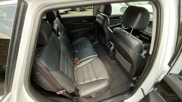Photo of 2017 Snow White Pearl Kia Sorento