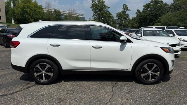 Photo of 2017 Snow White Pearl Kia Sorento