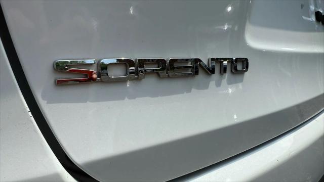 Photo of 2017 Snow White Pearl Kia Sorento