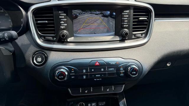 Photo of 2017 Snow White Pearl Kia Sorento