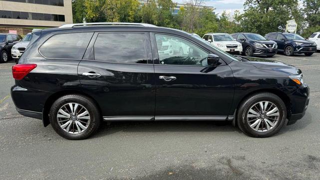 Photo of 2020 Magnetic Black Pearl Nissan Pathfinder