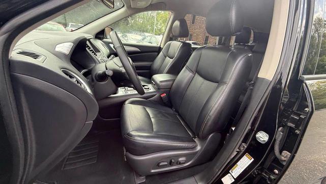 Photo of 2020 Magnetic Black Pearl Nissan Pathfinder