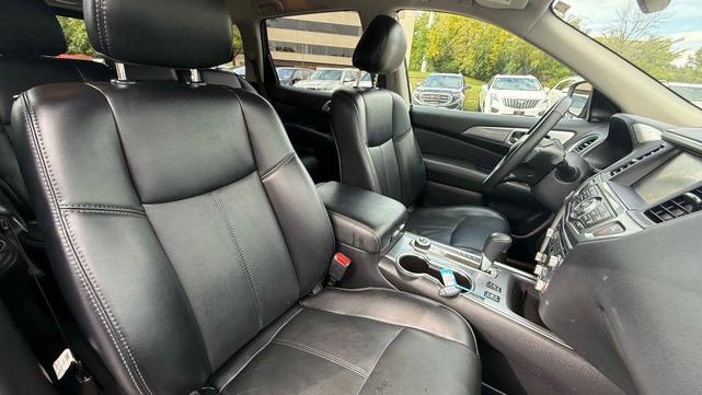 Photo of 2020 Magnetic Black Pearl Nissan Pathfinder