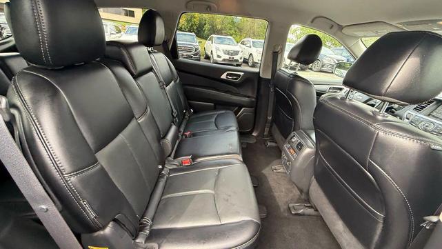Photo of 2020 Magnetic Black Pearl Nissan Pathfinder