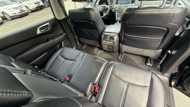 Photo of 2020 Magnetic Black Pearl Nissan Pathfinder