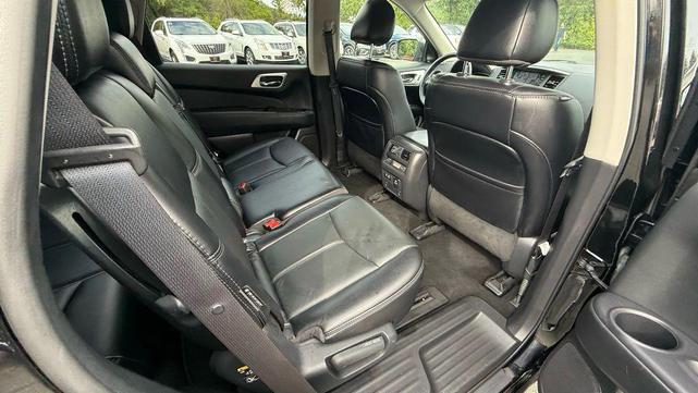 Photo of 2020 Magnetic Black Pearl Nissan Pathfinder