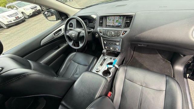 Photo of 2020 Magnetic Black Pearl Nissan Pathfinder