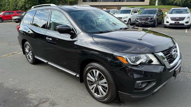 Photo of 2020 Magnetic Black Pearl Nissan Pathfinder