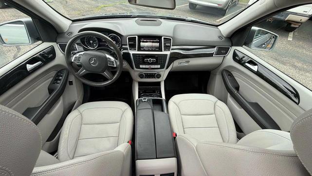 Photo of 2015 Silver Mercedes-Benz M-Class