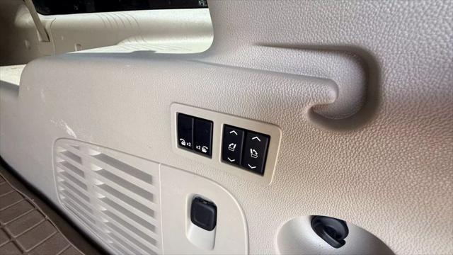 Photo of 2017 White GMC Yukon XL