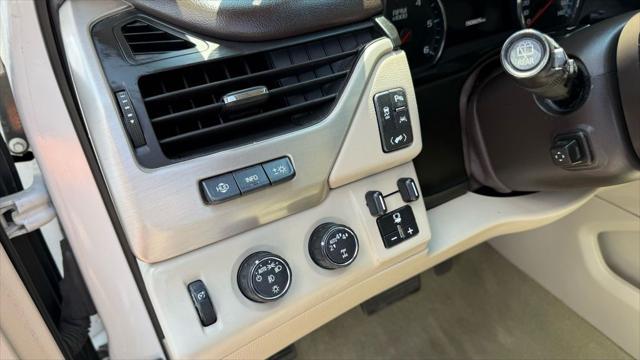 Photo of 2017 White GMC Yukon XL