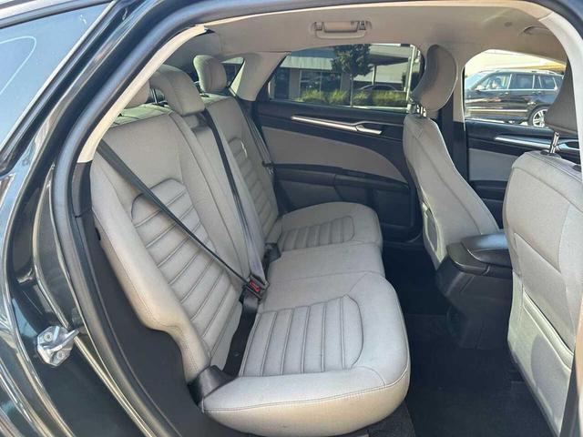 Photo of 2015 Tuxedo Black Ford Fusion Hybrid