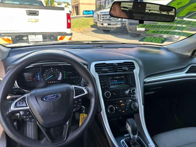 Photo of 2015 Tuxedo Black Ford Fusion Hybrid