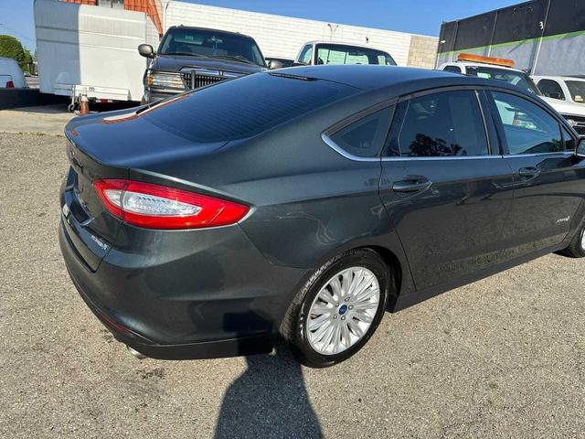 Photo of 2015 Tuxedo Black Ford Fusion Hybrid