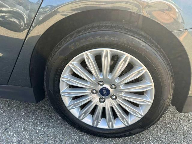 Photo of 2015 Tuxedo Black Ford Fusion Hybrid