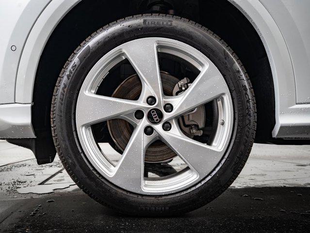 Photo of 2025 Glacier White Metallic Audi Q5