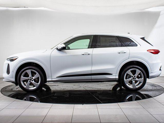 Photo of 2025 Glacier White Metallic Audi Q5