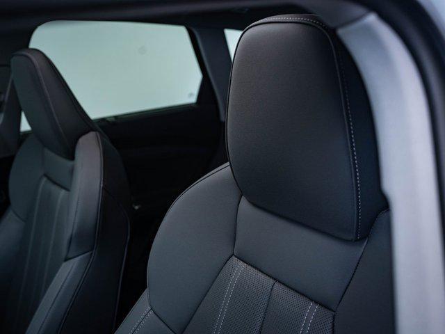 Photo of 2025 Glacier White Metallic Audi Q5