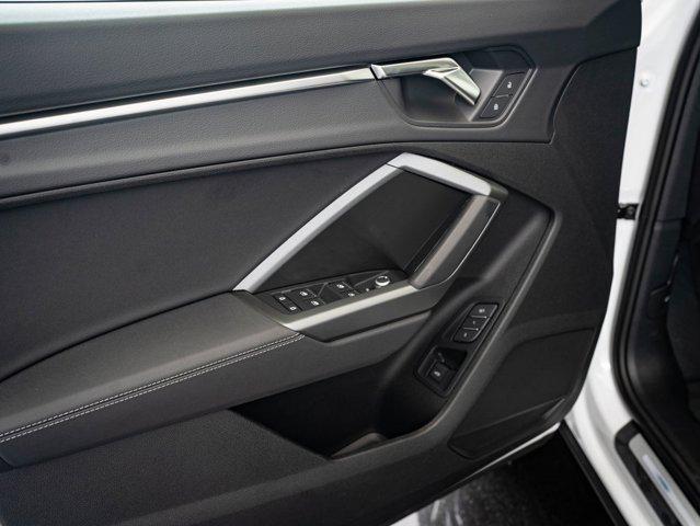Photo of 2025 White Audi Q3
